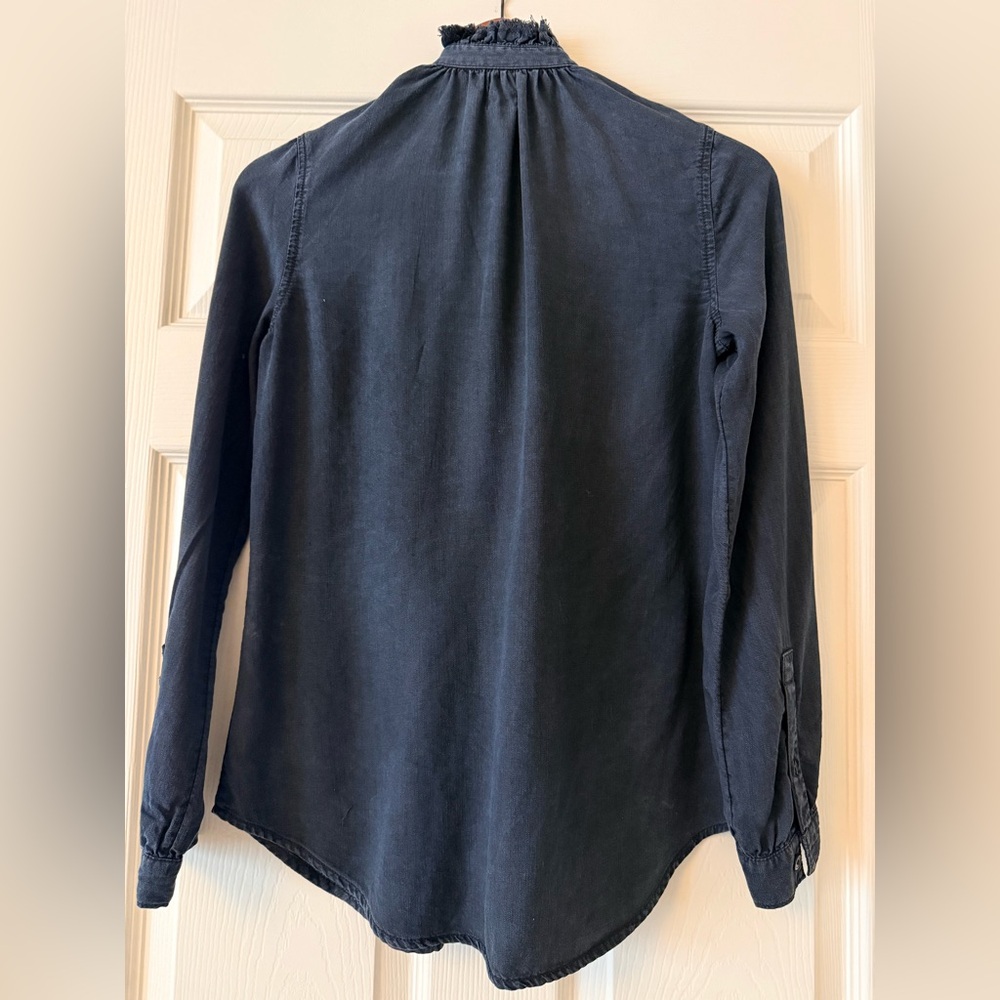 GAP Ruffled Collar Button up. - Picture 2 of 3